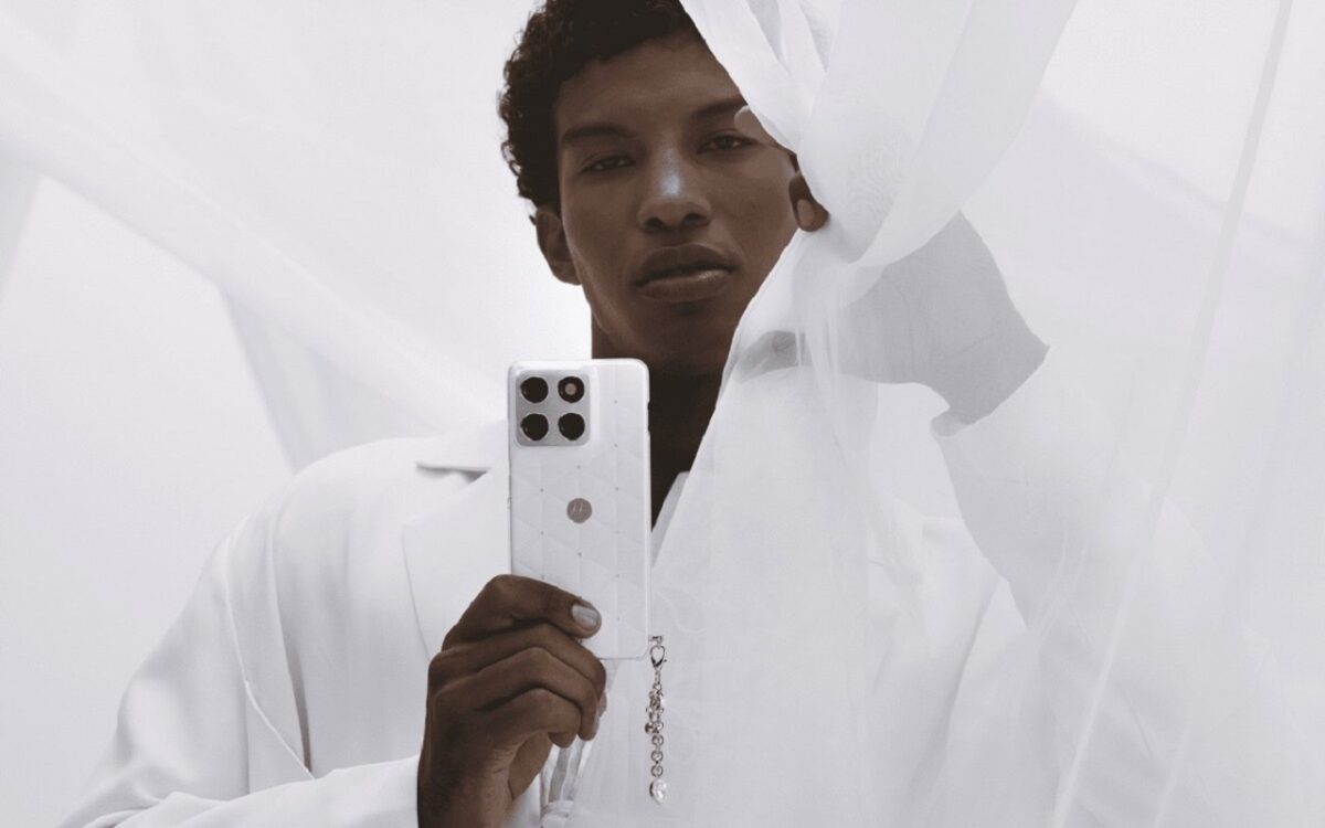 معرفی نسخه ویژهای از گوشی Edge 70 موتورولا با رنگ جدید Cloud Dancer