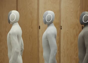 ربات انساننمای Neo از خانه به کارخانهها میآید؛ استقرار۱۰ هزار واحد در صنایع