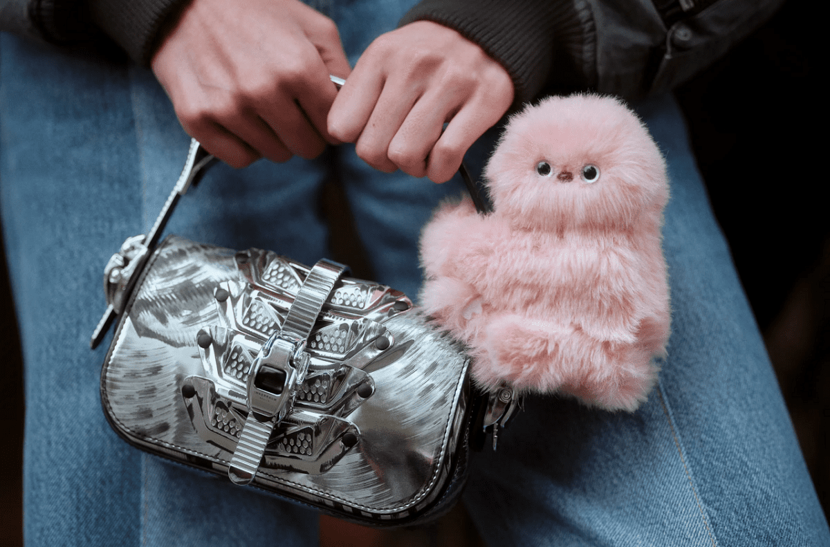 Mirumi: ربات چسبنده به کیف، همراهی کوچک و دوست‌داشتنی