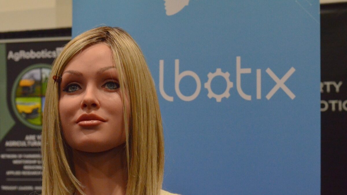 ربات انسان‌نمای «دوست‌دختر» در فهرست جالب‌ترین اختراعات ۲۰۲۵