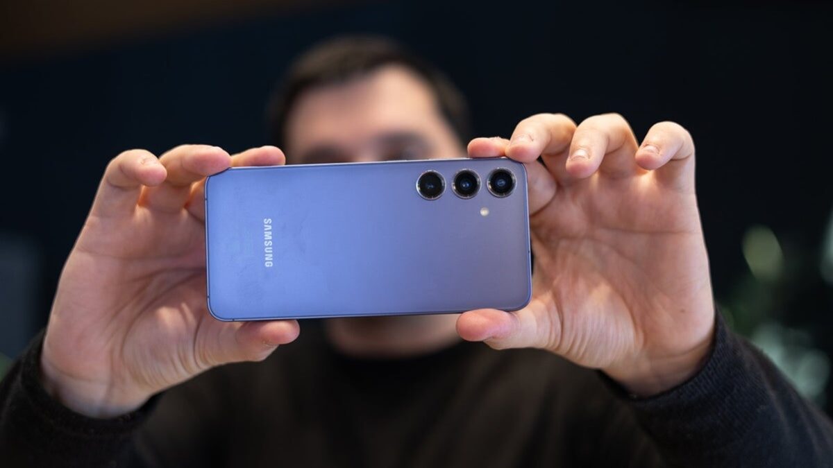 گلکسی S25 پلاس از همان چیپست Snapdragon 8 Gen 4 Elite استفاده میکند و عملکرد CPU آن تفاوت زیادی با نسخه S25 ندارد.