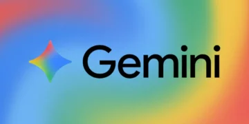 لوگوی Gemini (متن سیاه) با نماد ستاره‌شکل رنگین‌کمانی در پس‌زمینه رنگارنگ.