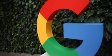 نمایی از لوگوی بزرگ Google (G رنگی).