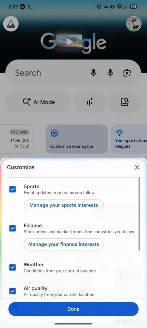 منوی شخصیسازی فید گوگل دیسکاور با گزینههای فعالسازی ورزش، امور مالی و آبوهوا.