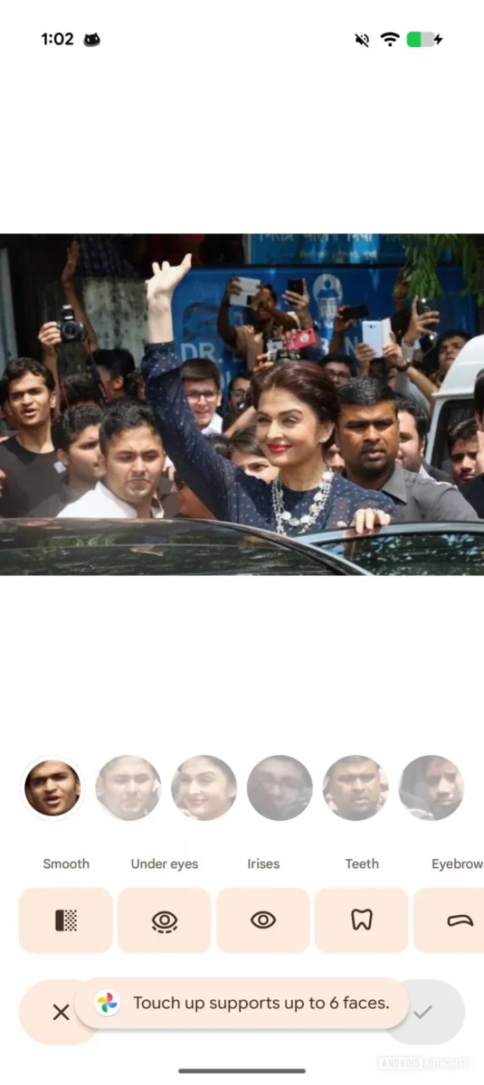 رابط کاربری Google Photos در حال ویرایش یک عکس گروهی از Aishwarya Rai و دیگران، که نشان میدهد "Touch up supports up to 6 faces".