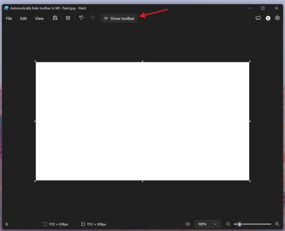 نمای برنامه Paint با نوار ابزار مخفی شده و فلش قرمزی که به دکمه Show toolbar اشاره می‌کند.