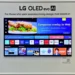 نمای نصب دیواری تلویزیون LG OLED evo AI G6 با رابط کاربری webOS، نمایش اپلیکیشن‌های استریم، داشبورد خانه هوشمند و طراحی فریم نازک گالری