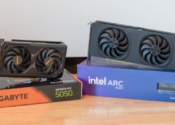 مقایسه جعبه و کارت گرافیک‌های RTX 5050 و Intel Arc B580.