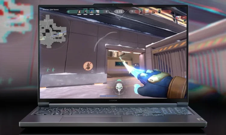 نمای گیم‌پلی یک بازی شوتر اول‌شخص روی نمایشگر لپ‌تاپ Lenovo Legion با رابط کاربری HUD، نقشه بازی و افکت‌های گرافیکی اکشن