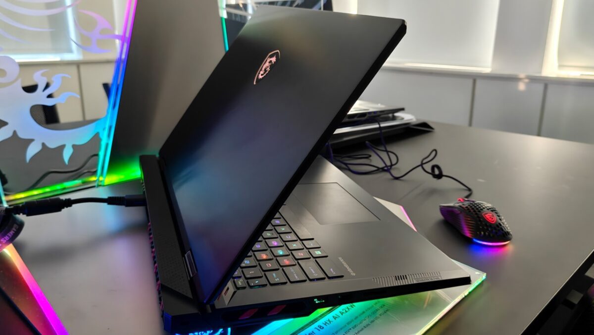 برای برنامه‌نویسان و توسعه‌دهندگان، این لپ‌تاپ محیطی بسیار مناسب فراهم می‌کند. 