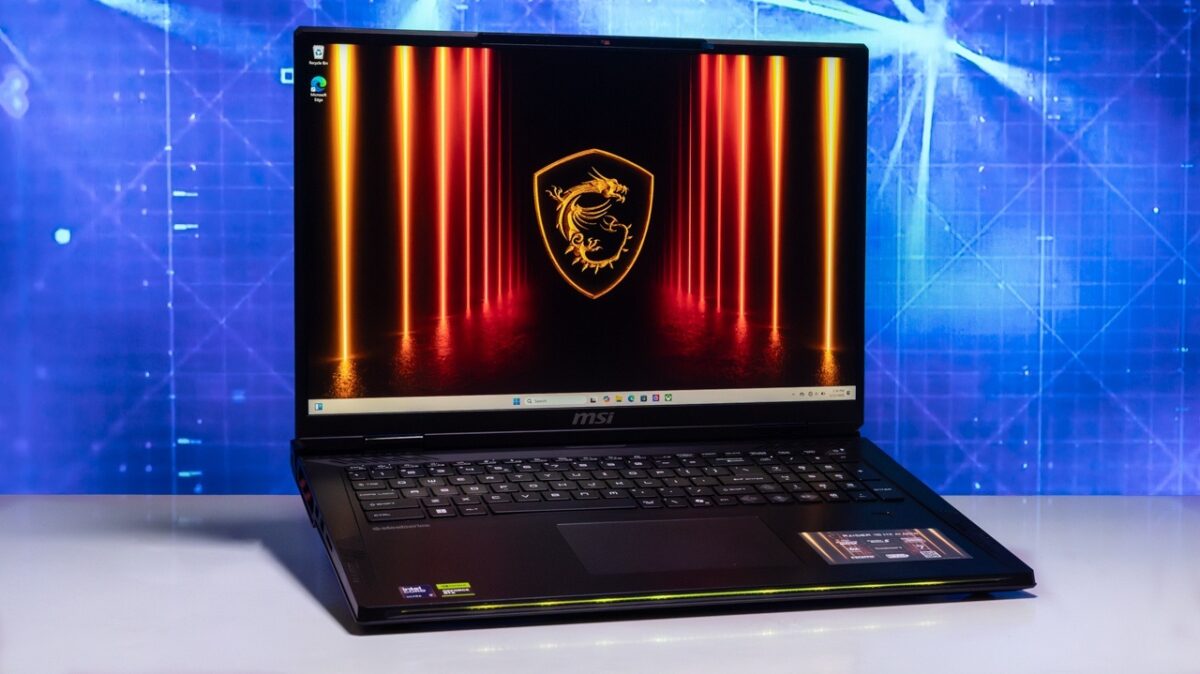 در مقایسه با ASUS ROG، Raider 18 HX AI در بخش پردازنده و نمایشگر بزرگ برتری دارد و عملکرد پایدار در استفاده طولانی از نقاط قوت آن محسوب میشود.