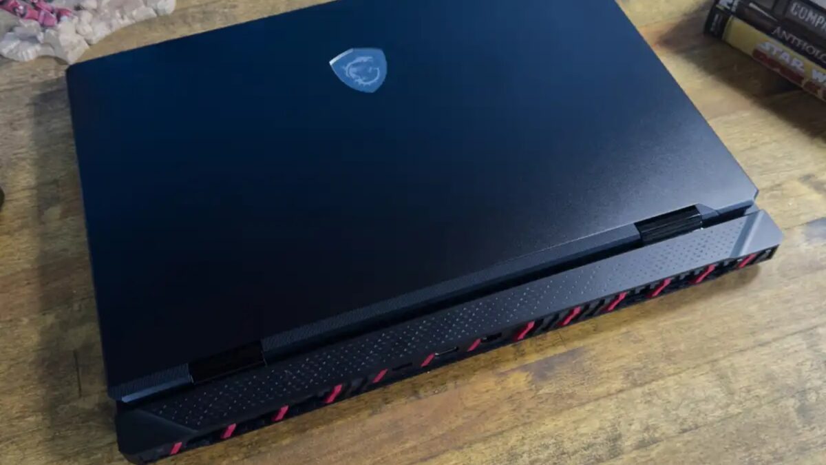 یکی از چالش‌های اصلی لپ‌تاپ‌های قدرتمند، حفظ عملکرد در جلسات طولانی بازی است. 