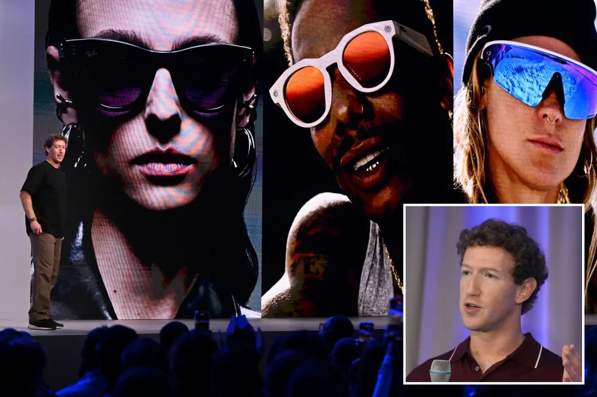 مارک زاکربرگ روی صحنه سخنرانی در حال معرفی محصول، در کنار تصاویر بزرگی از چهرههای مختلف که عینکهای هوشمند متا را به چشم دارند.