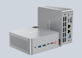 نمای ۳۶۰ درجه از مینی پیسی نقرهای Morefine M900 مجهز به تراشههای Ryzen AI و پورتهای متنوع.