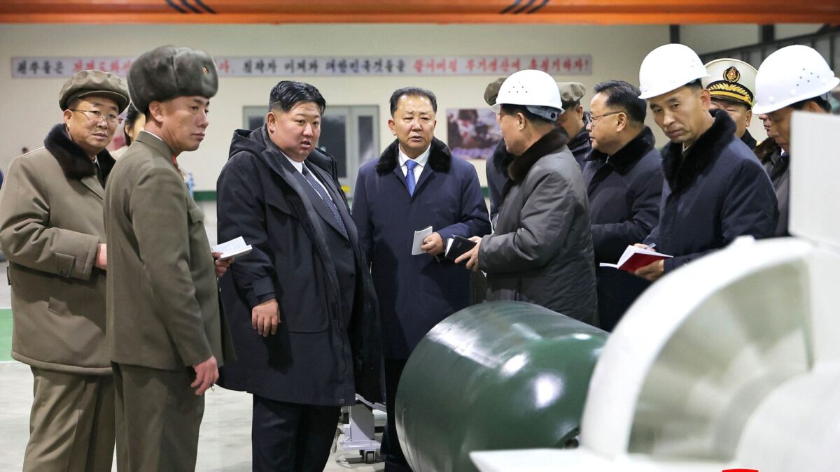 رونمایی کره شمالی از زیردریایی هستهای ۸۷۰۰ تنی