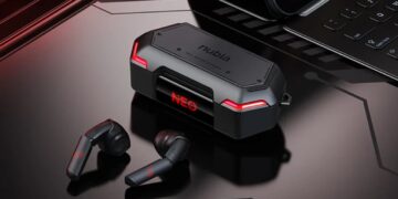 ایربادهای گیمینگ بی‌سیم Nubia CyberBuds با طراحی مشکی، نورپردازی قرمز نئونی و کیس شارژر با نوشته "NEO".