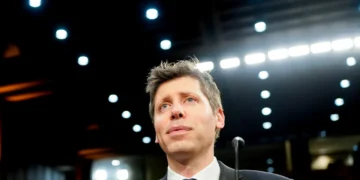 OpenAI با معرفی GPT-5.2 جایگاه خود را در رقابت فشردهٔ هوش مصنوعی تقویت میکند