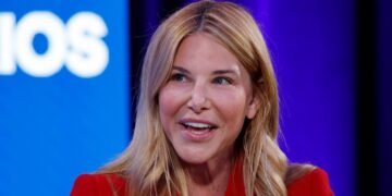 شرکت OpenAI مدیرعامل Slack را به عنوان مدیر ارشد درآمد خود استخدام کرد