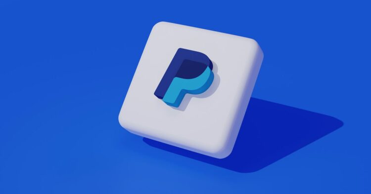 آیکون سه بعدی و مینیمال لوگوی پیپل (PayPal) با سایهپردازی روی پسزمینه آبی.