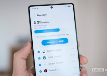 صفحه مدیریت حافظه (RAM) در یک گوشی اندرویدی که فضای آزاد ۳ گیگابایت را نشان می‌دهد.