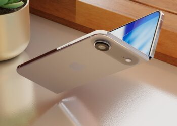 تصویر رندر شده از طرح مفهومی یک آیفون تاشو با طراحی صدفی که به صورت نیمه‌باز روی میز قرار دارد.