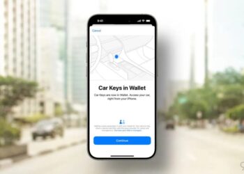 اسکرینشات از محیط برنامه Apple Wallet روی آیفون برای اضافه کردن کلید دیجیتال خودرو.