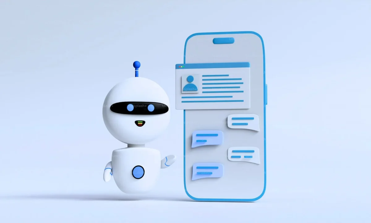 رندر سه‌بعدی یک ربات کارتونی سفید در کنار ماکتی از صفحه‌نمایش گوشی هوشمند با رابط گفت‌وگویی، نماد تعامل بین چت‌بات‌ها و اپلیکیشن‌های پیام‌رسان مبتنی بر هوش مصنوعی