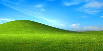 تصویر پسزمینه کلاسیک و مشهور "Bliss" در ویندوز XP.