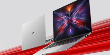 نمای رسمی لپ‌تاپ Xiaomi Redmi Book 16 مدل 2025 با طراحی مینیمال نقره‌ای، بدنه باریک و نمایش گرافیک انتزاعی رنگارنگ روی نمایشگر