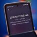 گوشی تاشوی سامسونگ که صفحه برنامه Link to Windows را نمایش می‌دهد.