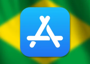 آیکون آبی رنگ اپ استور اپل که روی پس‌زمینه‌ی محو شده‌ی پرچم کشور برزیل قرار گرفته است.