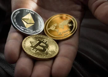 چرا پس از فروکش‌ کردن تب طلا و نقره، بیت‌کوین می‌تواند همه را غافلگیر کند؟