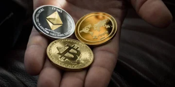 چرا پس از فروکش‌ کردن تب طلا و نقره، بیت‌کوین می‌تواند همه را غافلگیر کند؟