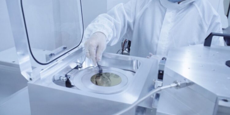 جهش چین در رابط مغز و رایانه؛ کنترل ربات‌ها تنها با فکر