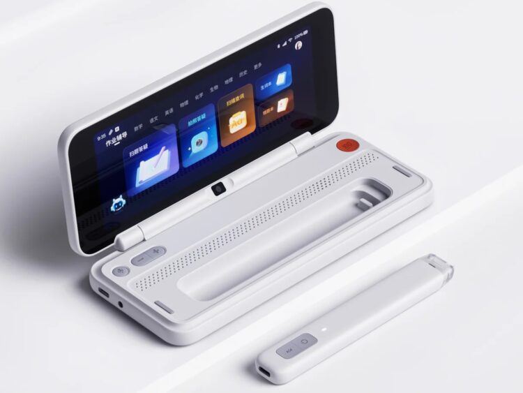 دستگاه آموزشی تاشو باز شده با رابط کاربری چینی و یک قلم دیجیتال جدا شده در کنار آن.