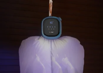 این گجت جدید مسافرتی لباس‌ها را به صورت خودکار خشک و اتو می‌ کند