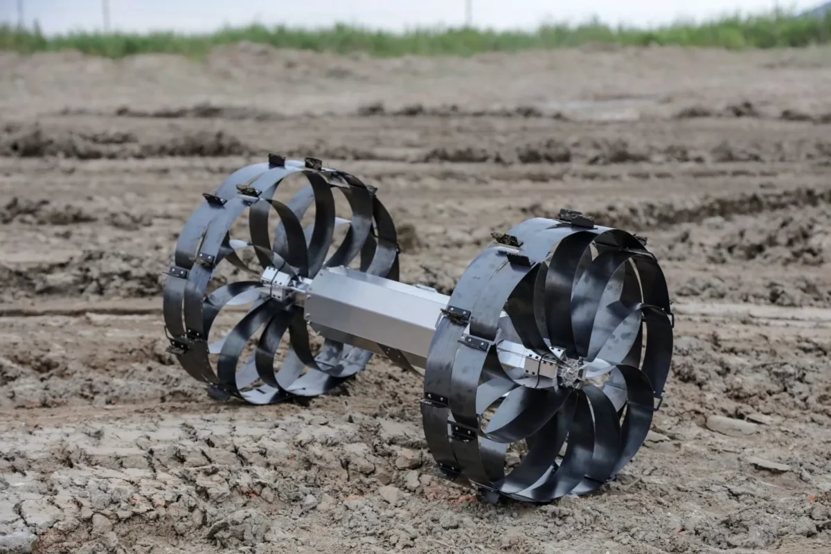 چرخ مارپیچی انعطافپذیر مریخنورد روی خاک آزمایش شد