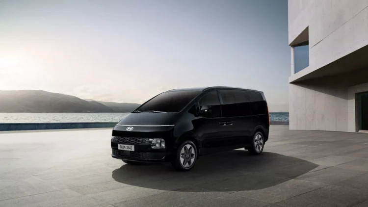 هیوندای از مدل 2026 مینی‌ون Staria با کابین ارتقایافته رونمایی کرد