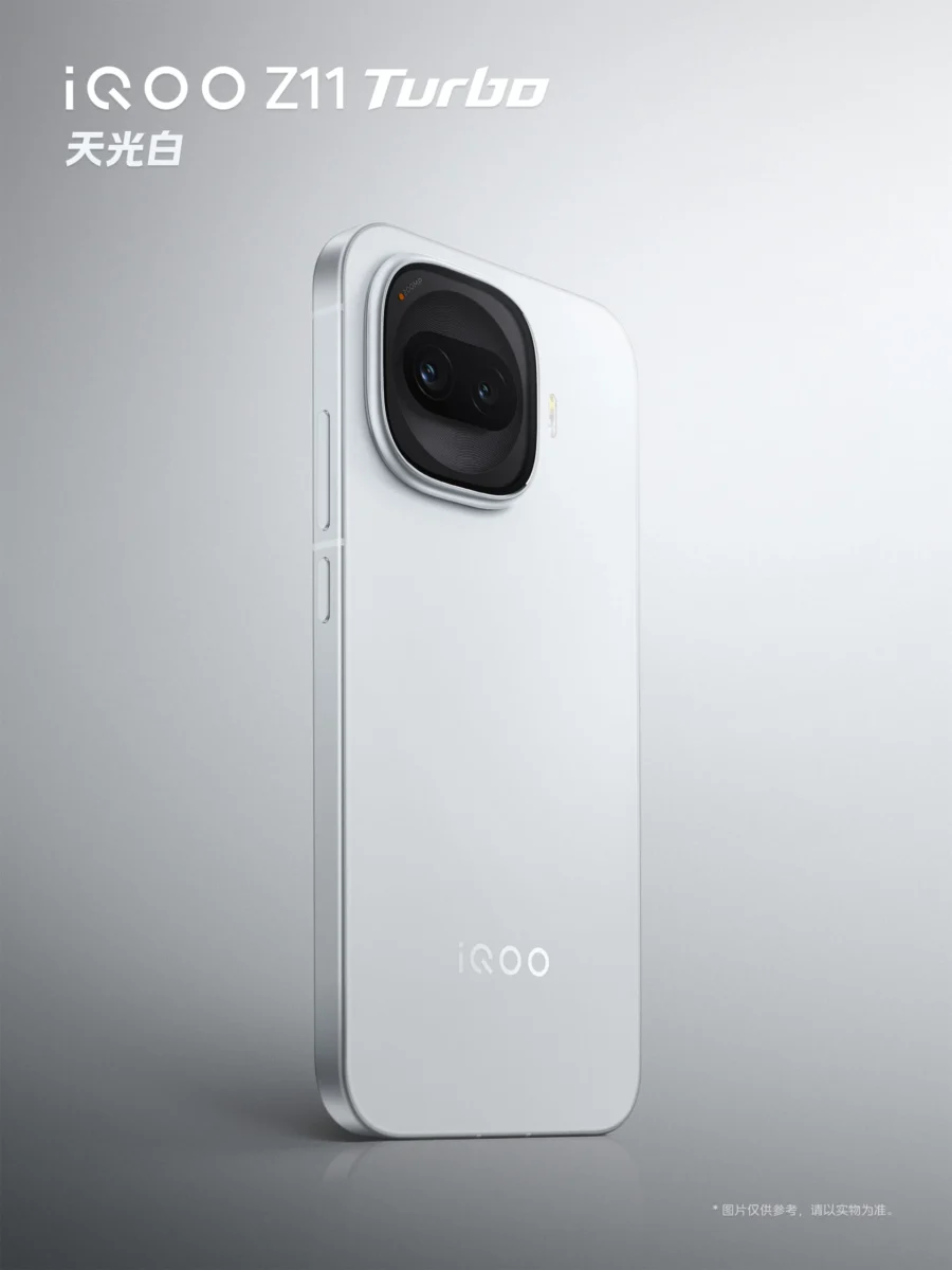 نمای پشت گوشی iQOO Z11 Turbo به رنگ سفید صدفی که سنسور ۲۰۰ مگاپیکسلی روی ماژول دوربین آن مشخص است.
