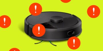 یک جاروبرقی رباتیک در پس‌زمینه سبز که با دایره‌های قرمز و علامت تعجب احاطه شده است.