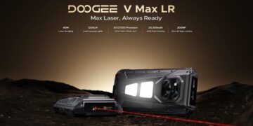 نمایی از گوشی V Max LR مقاوم دوجی و دو چراغ قوه بزرگی که در پشت آن قرار گرفته