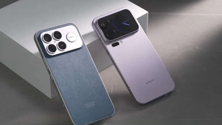 نمای پشت دو گوشی Redmi K90 Pro Max با ماژول دوربین مستطیلی، چینش چندگانه لنزها، پنل مات و طراحی پرچمدار در نور استودیویی