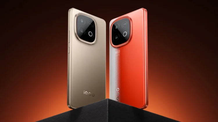 دو گوشی از سری iQOO Neo 11 در رنگ‌های بژ و نارنجی با ماژول دوربین مربعی و طراحی بدنه مدرن