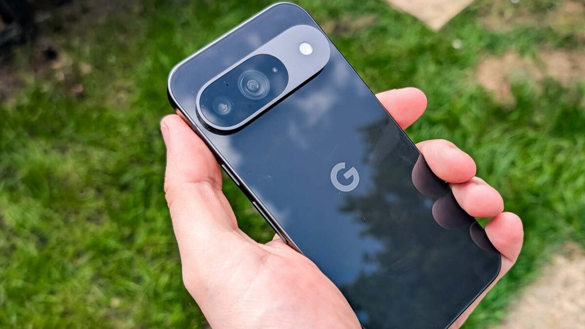 پیکسل ۹ با همان چیپست Tensor G4 و هشت هسته CPU، عملکرد CPU بسیار بالایی ارائه می‌دهد. 