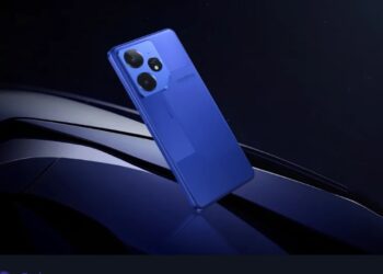 نمای پشتی گوشی ریلمی Neo7 به رنگ آبی روشن با طراحی براق.