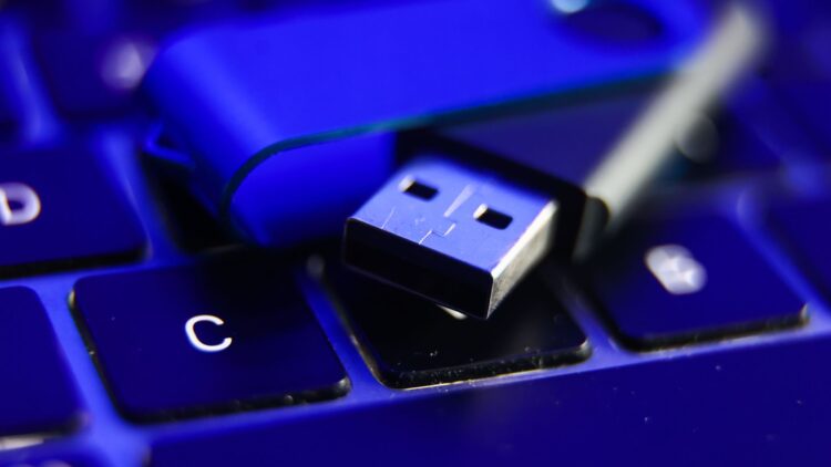 تأخیر سامسونگ و سن&zwnj;دیسک در تحویل NAND تولید محصولات ترنسند را متوقف کرد