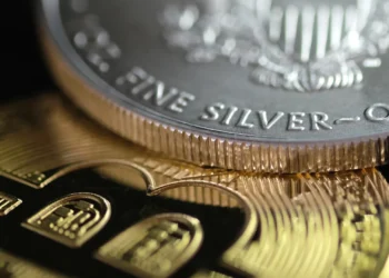 سقوط ۱۳ درصدی نقره در یک روز؛ آزمون جدید شرایط کلان برای بیت‌کوین، اتریوم و ریپل