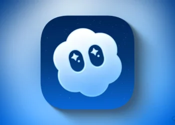 نماد اپلیکیشن Sora با طراحی ابر براق آبی و چشمان کارتونی ستاره‌دار روی پس‌زمینه گرادیانی آبی تیره تا روشن