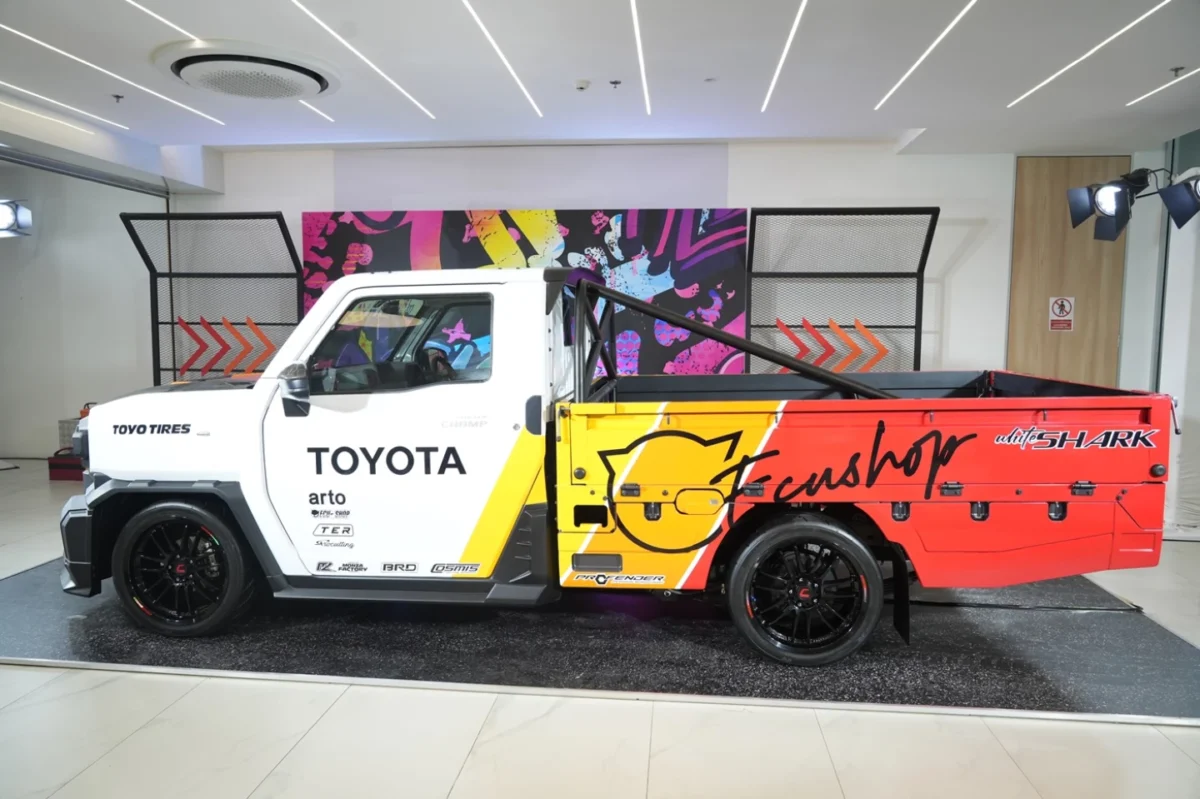 نسخه اسپرت و تیونینگشده Hilux Champ/IMV Origin با گرافیک رنگی و بدنه تقویتشده.