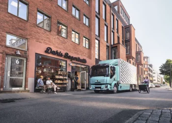 رونمایی ولوو از کامیون برقی ۱۴ تنی